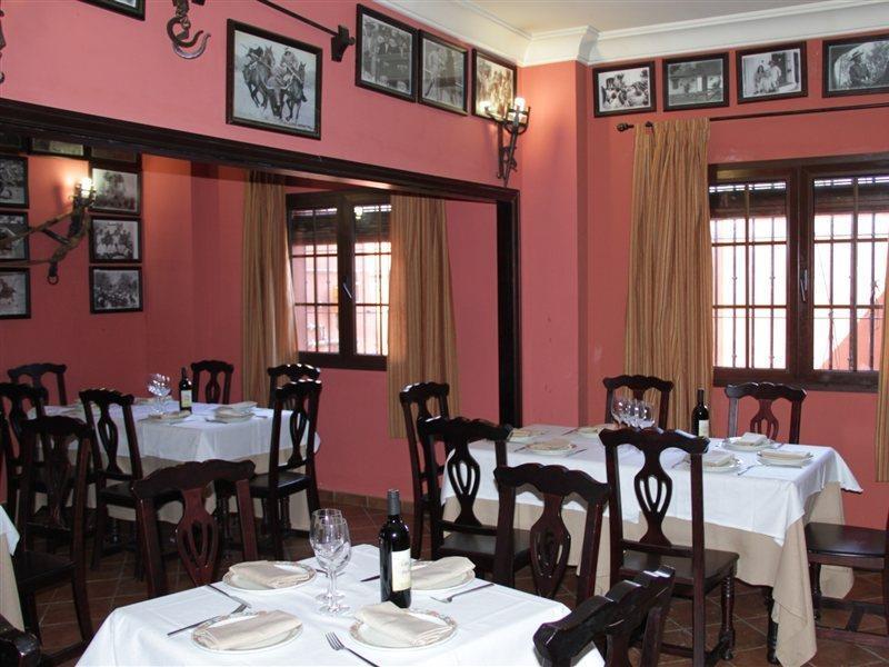 Hostal Pechi Huévar Εξωτερικό φωτογραφία