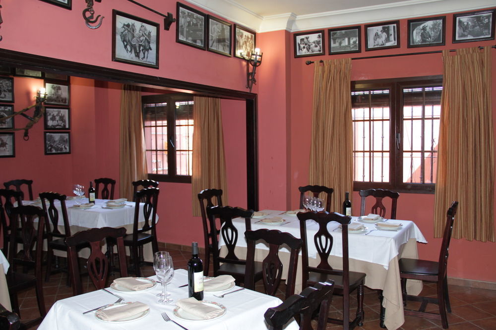 Hostal Pechi Huévar Εξωτερικό φωτογραφία