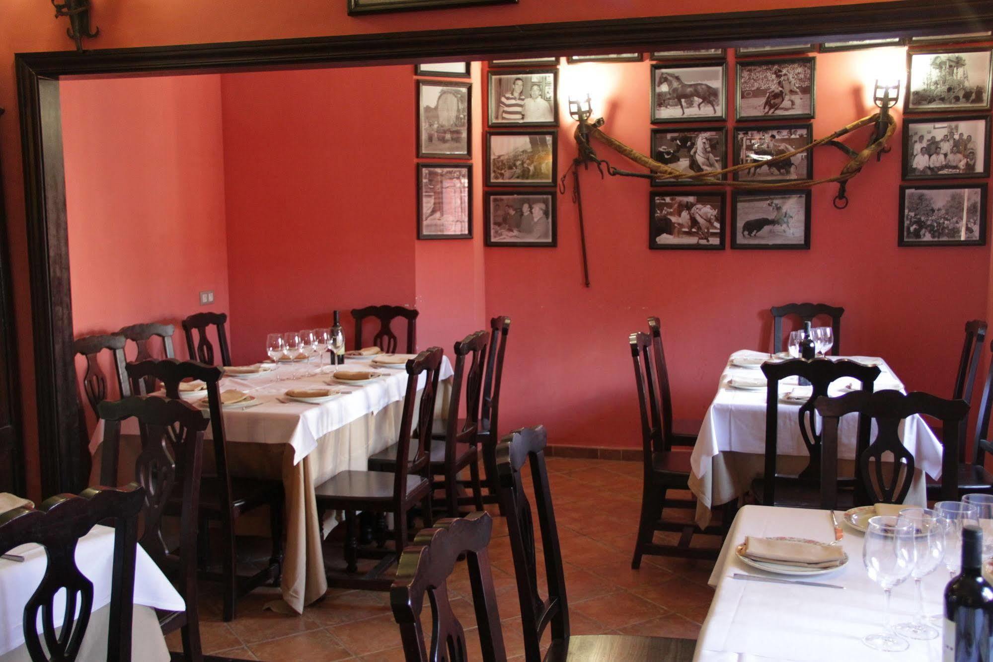 Hostal Pechi Huévar Εξωτερικό φωτογραφία